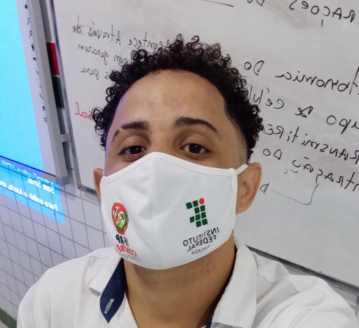 Samuel da Silva Neves, portador de deficiência auditiva, ex-aluno e, hoje, professor substituto do Ifap